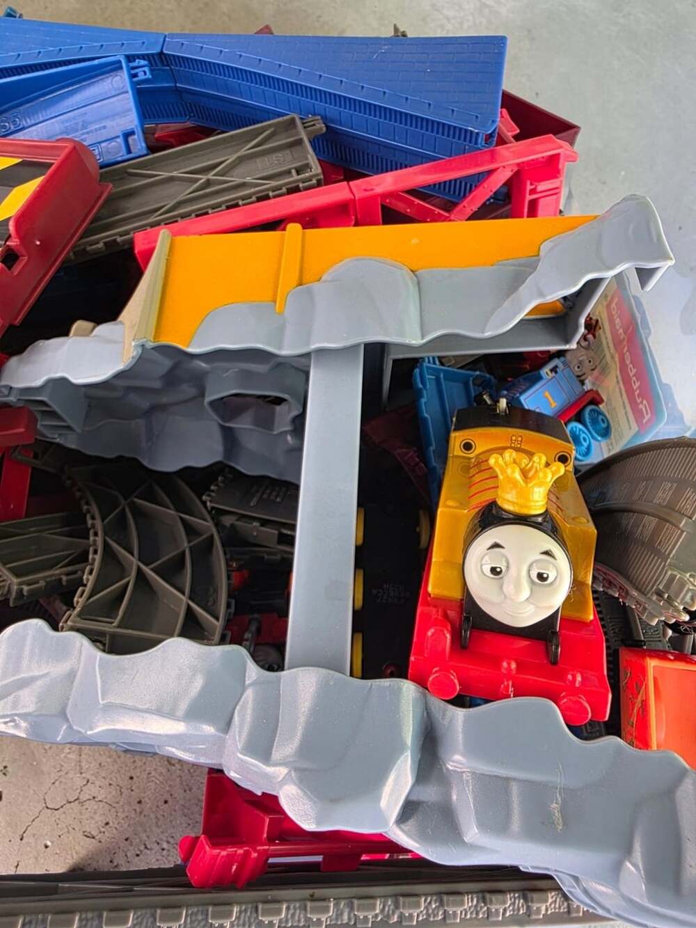 Fisher-Price Thomas & Friends Super Cruiser Toy Track and Train Lot